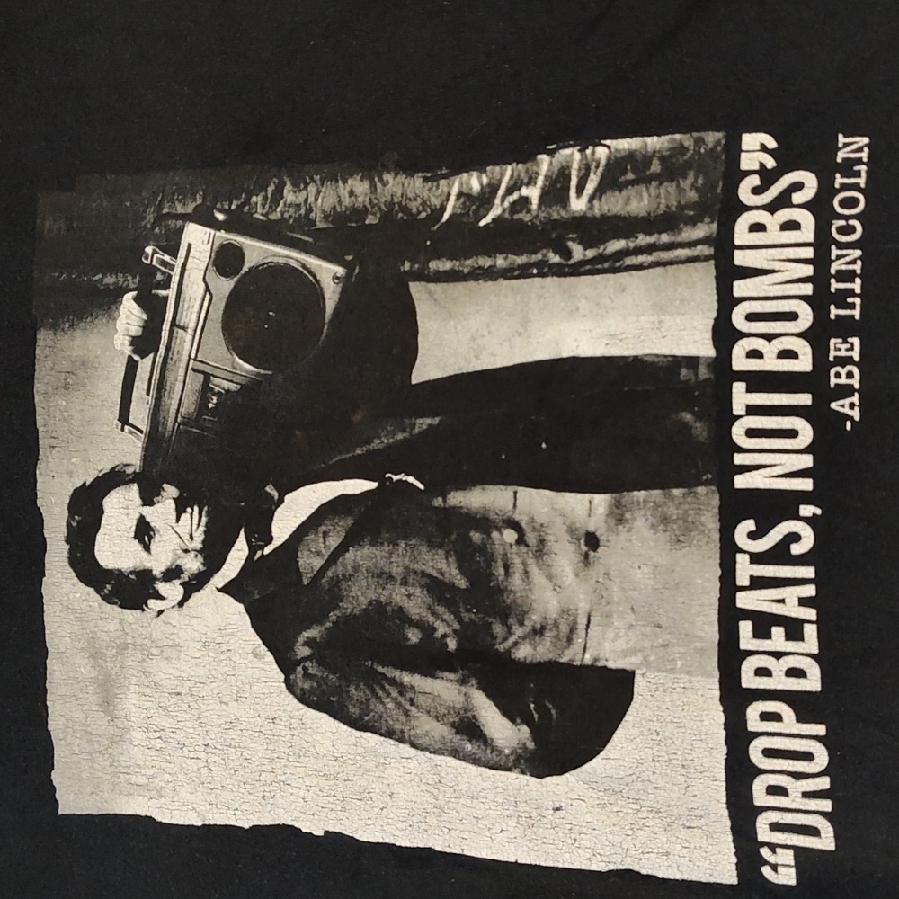 Fun tee with Abe lincoln - Picture 2 of 4